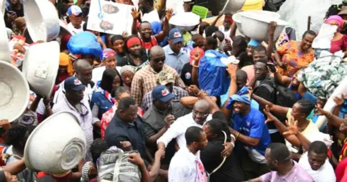 Bawumia takes Accra market centres by storm