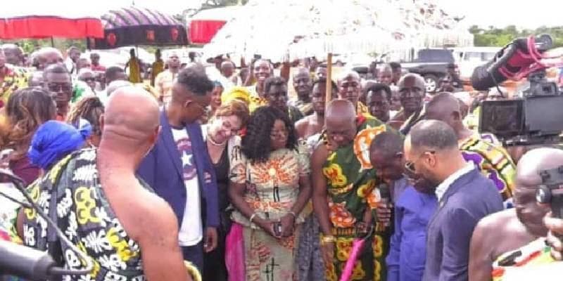 Hiahene cuts sod for Oncology Center